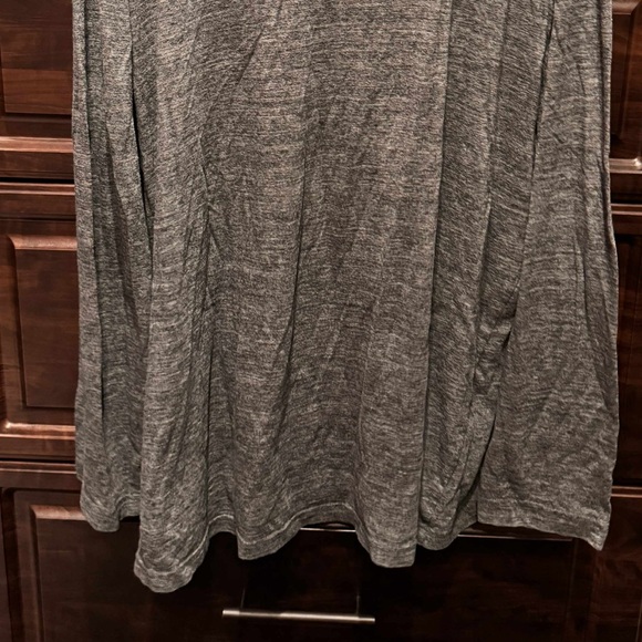 Athletic Gray Long Sleeve Shirt XL pit to pit 28in length 32in - Picture 5 of 5